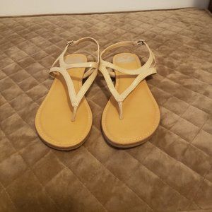 Neutral patent flat sandal - woman 7.5